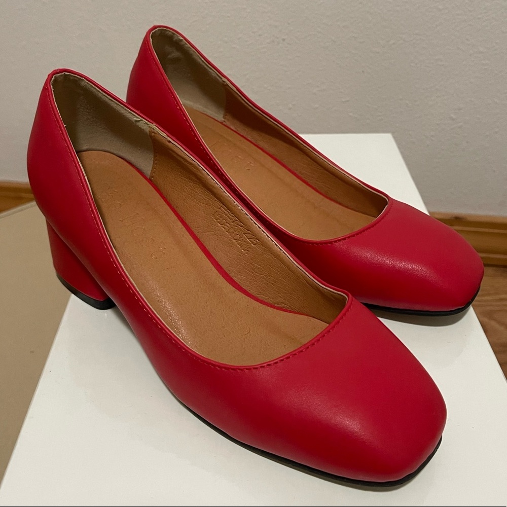 VINTAGE INSPIRED SQUARE TOE RED PUMPS